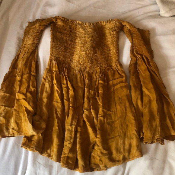 Off the shoulder flowy top - Picture 2 of 3